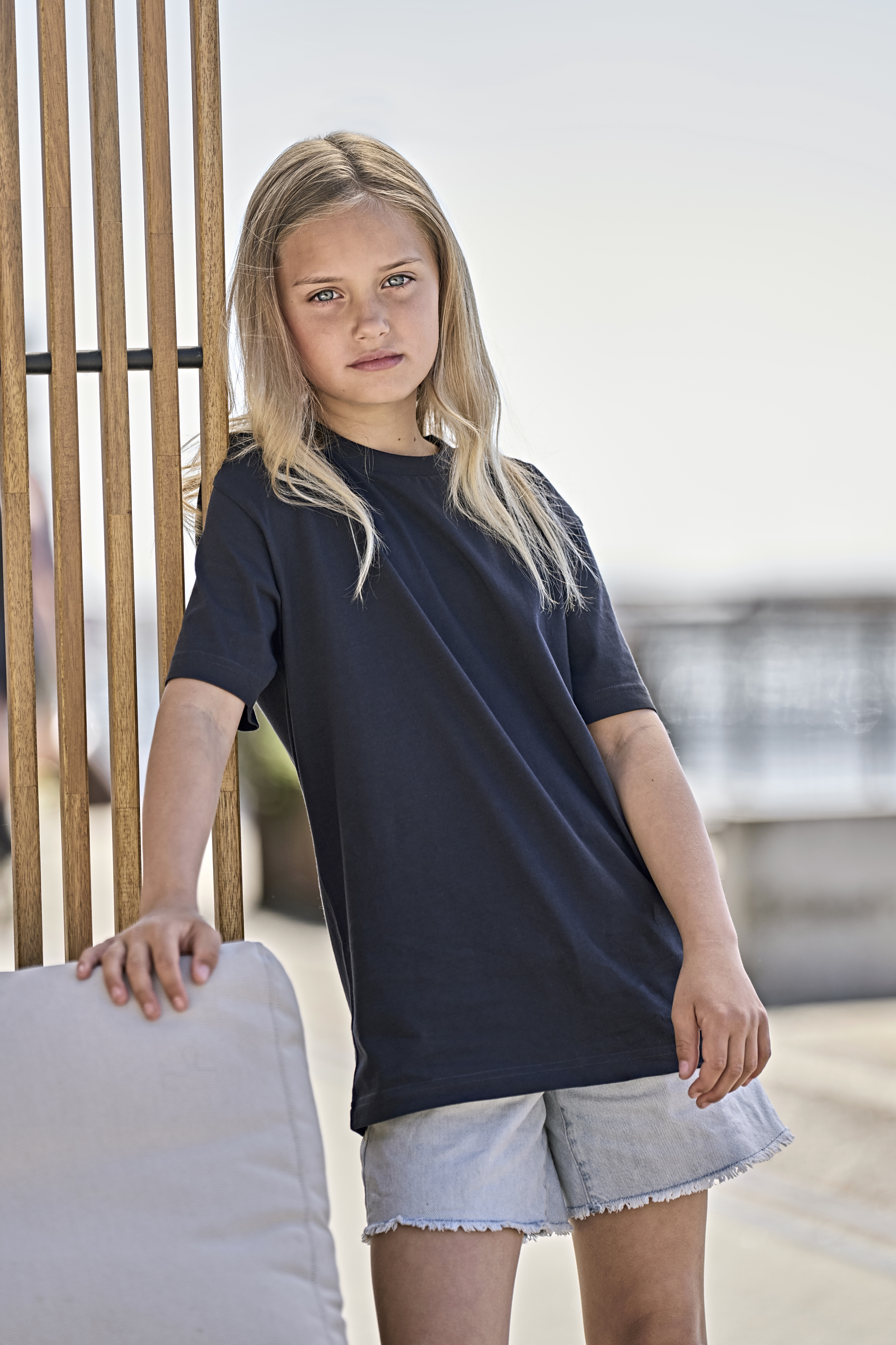 T-Shirt – Junior UNLABELED Tee