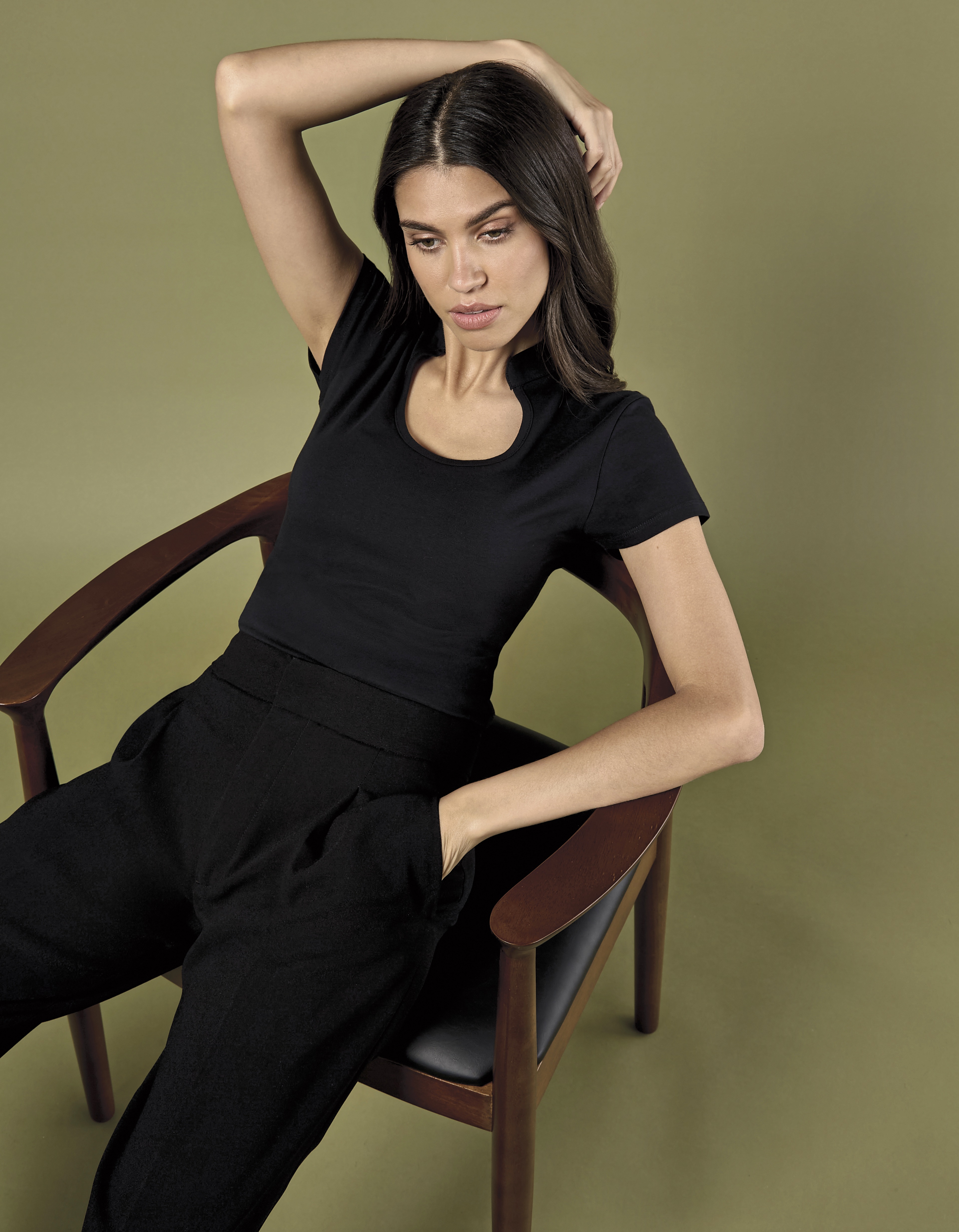 T-Shirt – Women`s Regular Fit Keyhole Neck Top
