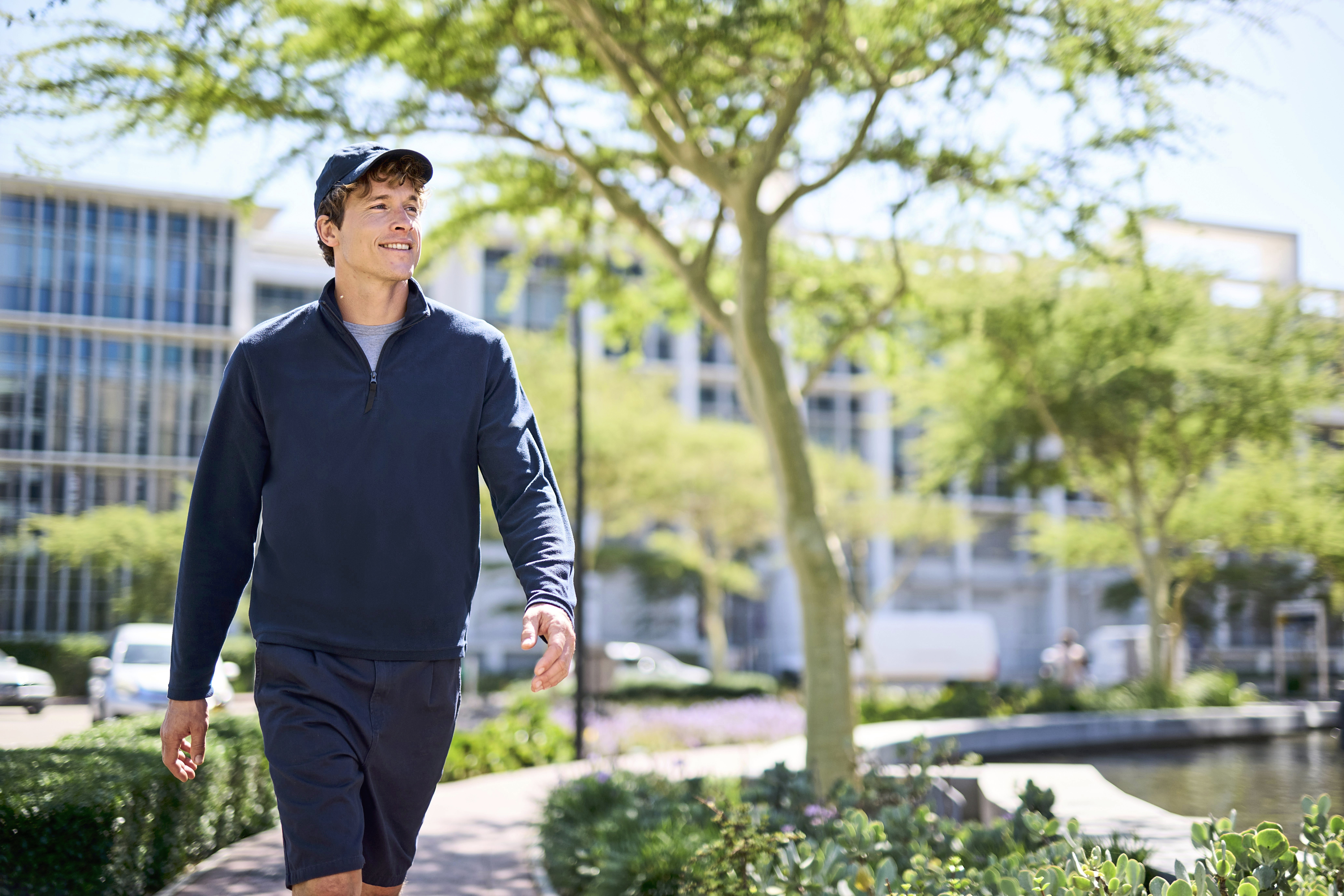 Pullover – Micro Zip Neck