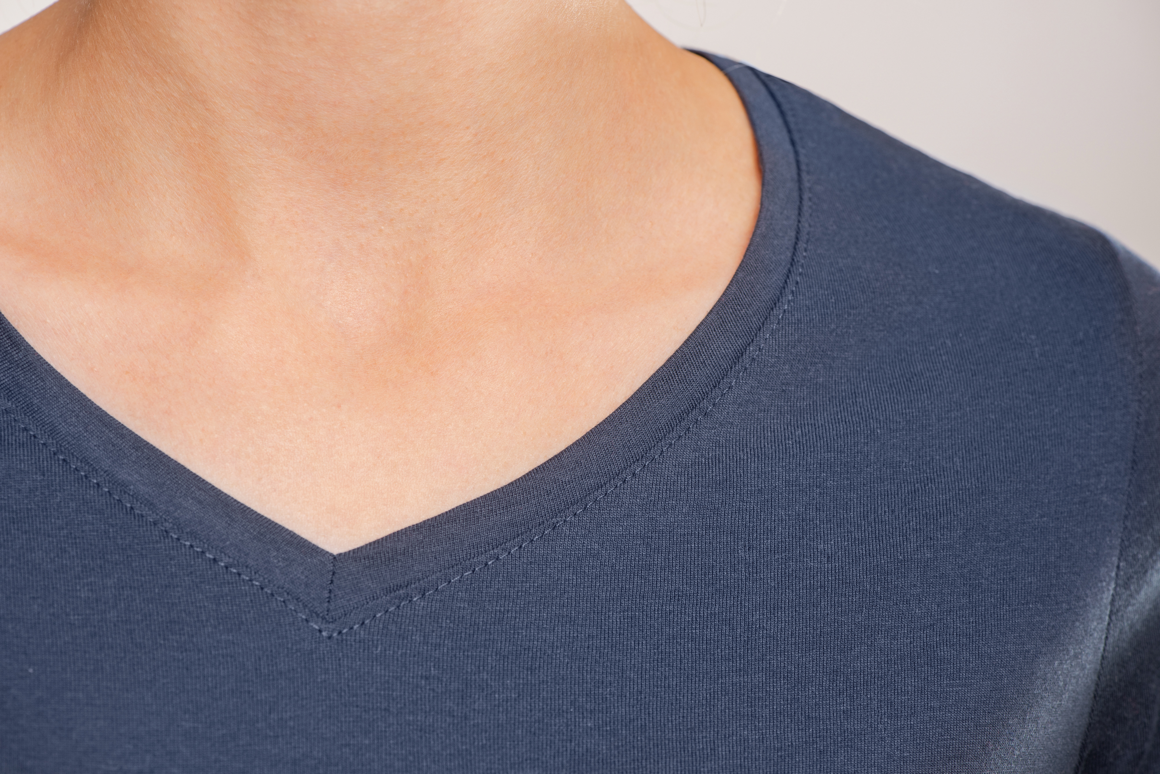 T-Shirt – Women´s Luxury V-Neck Tees
