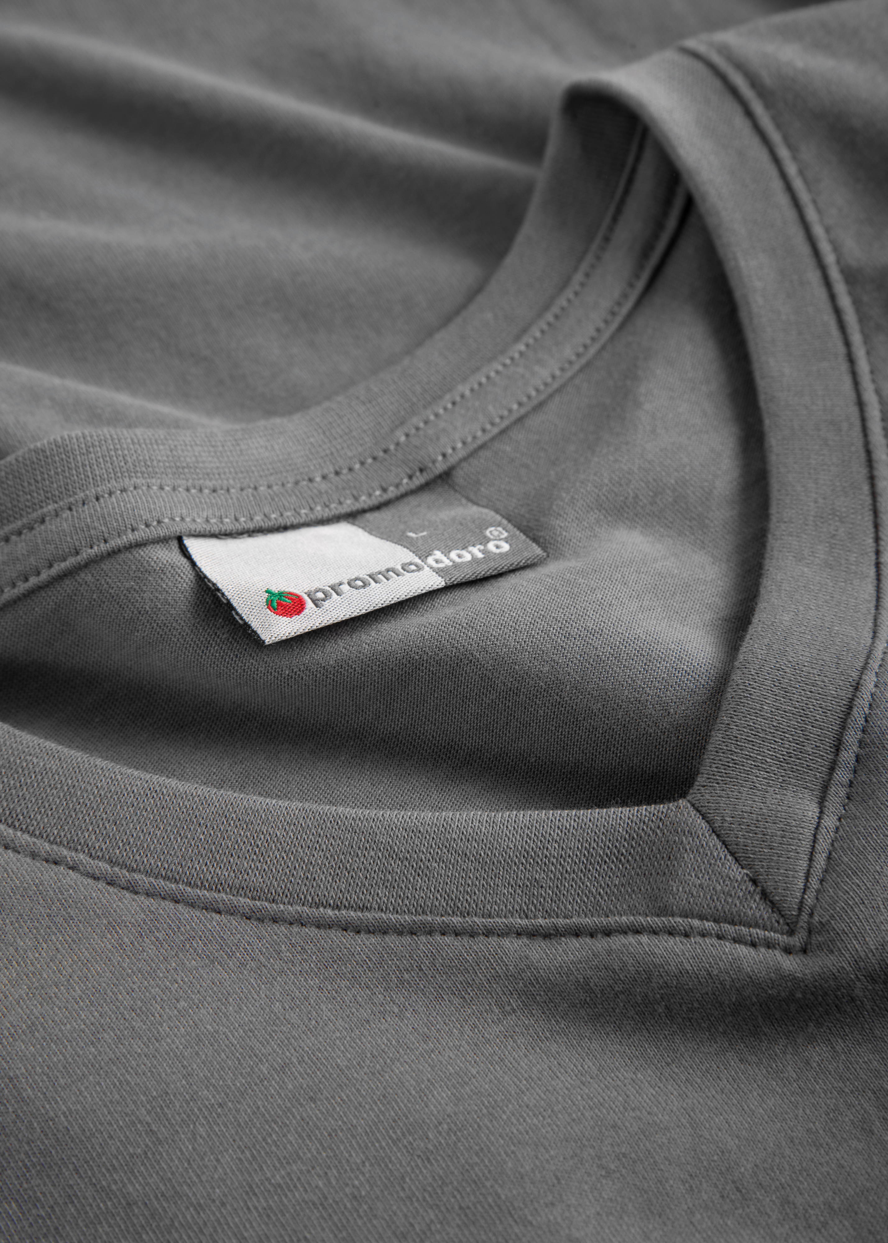 T-Shirt – Premium V-Neck-T