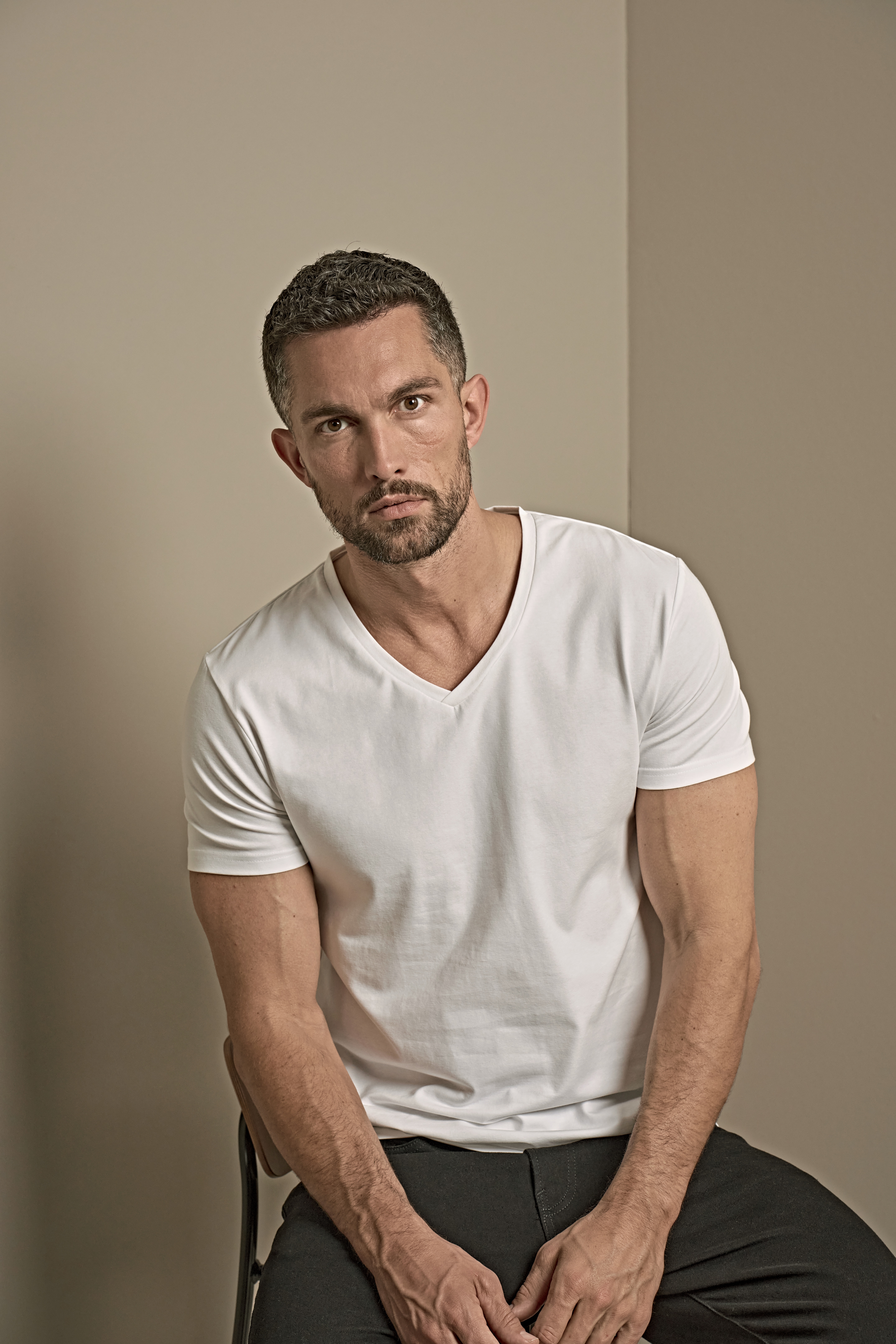T-Shirt – Stretch V-Neck Tee